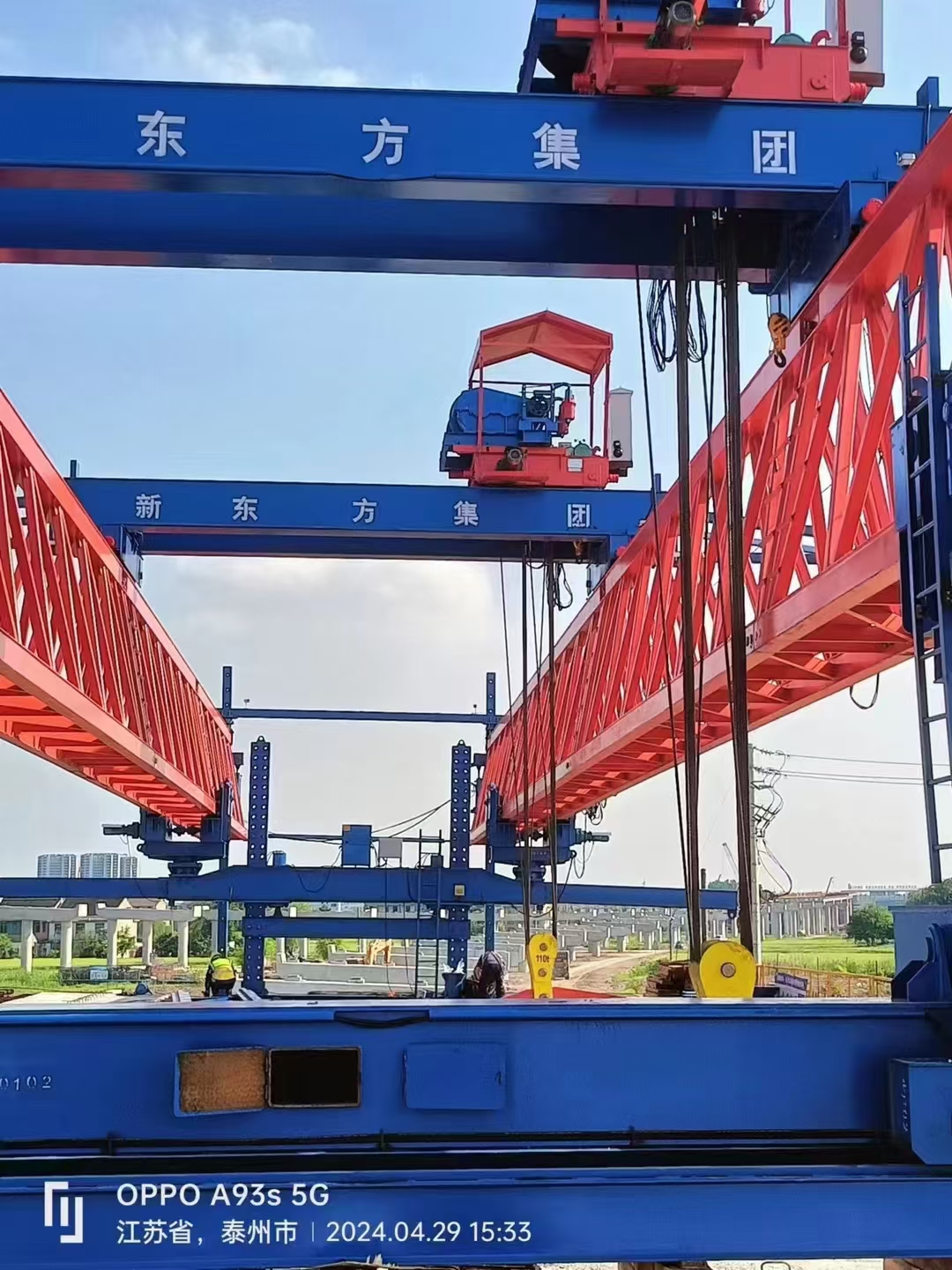 中国中铁四局集团公司江苏江阴至靖江长江隧道北联线一标项目部40/220自平衡架桥机调试完工